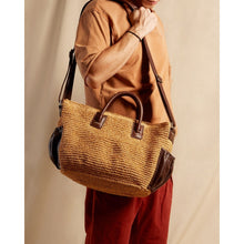 Load image into Gallery viewer, Quillberry - Tana Messenger Backpack