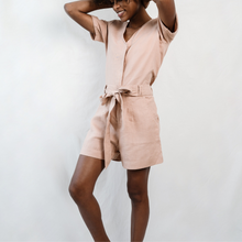 Load image into Gallery viewer, Linen - Pleated Shorts With Belt